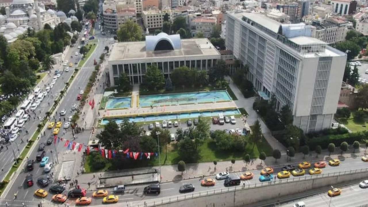 Saraçhane Meydanı Nerede, Otobüs ve Metro ile Nasıl Gidilir?