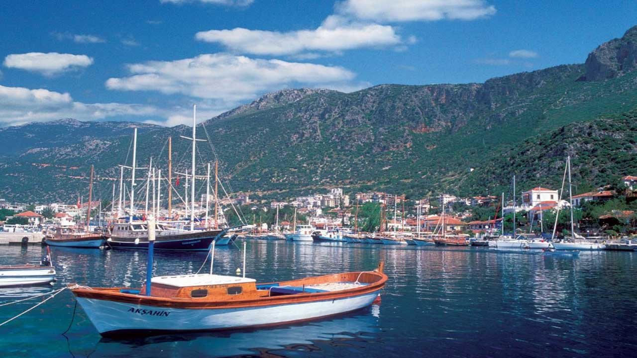 Turizmcinin Yüzü Güldü! Kemer Nüfusunun 4 Katı Yerli Yabancı Turist Ağırladı