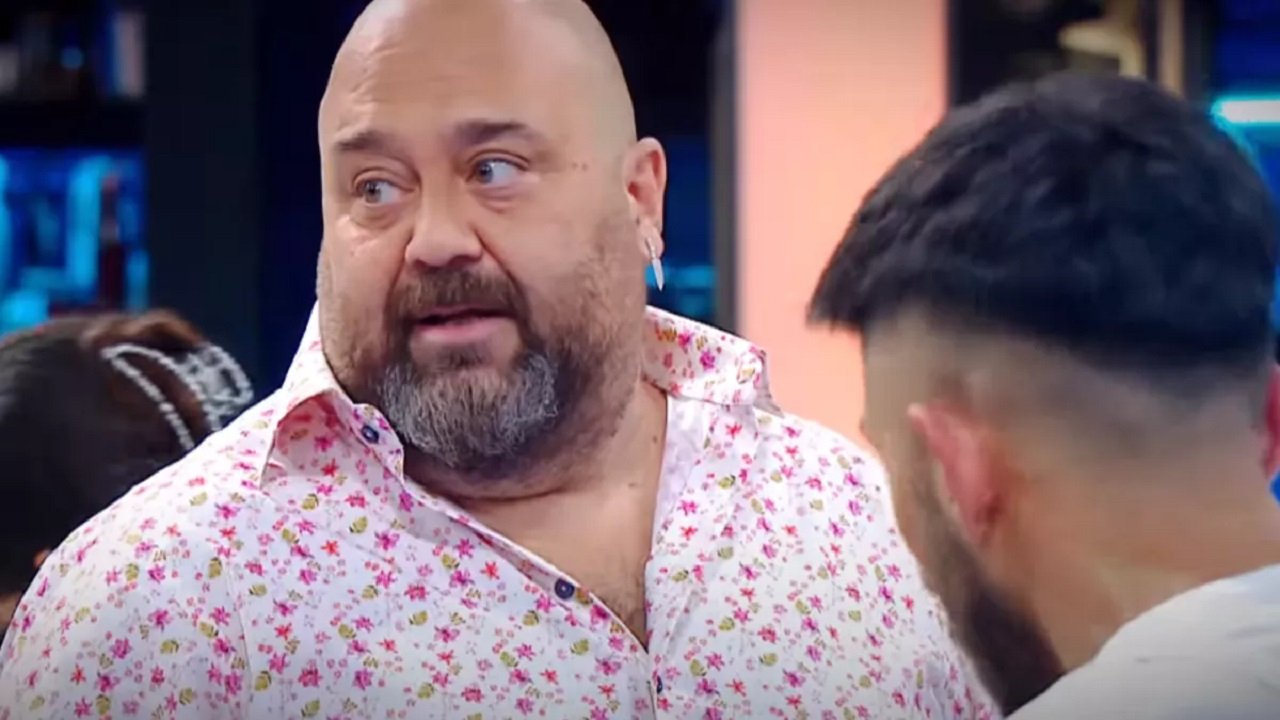 MasterChef Türkiye'de akıl almaz olay! Arkadaşının hazırladığı kıymayı, kimseye söylemeden alıp kullandı! Somer Şef'in yaptırımı sert oldu!