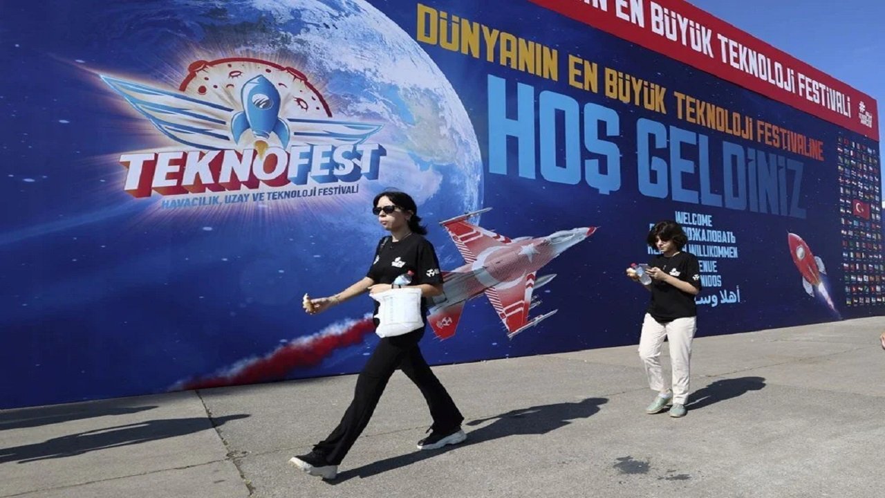 TEKNOFEST Karadeniz’de 5 lira ile 200 km gidebilen elektrikli araç piste çıktı! Projenin sahiplerine ödüller yağdı!