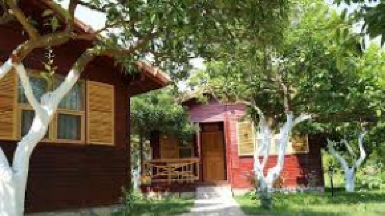 Antalya'da Ucuz Tatil Fırsatı! Çıralı Adrasan Kamp Bungalov Evler İç Çekimi