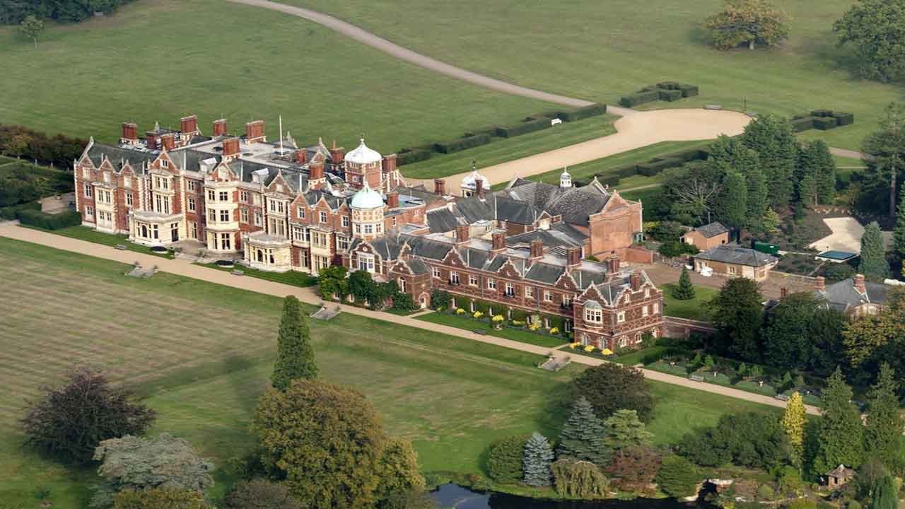 Kraliçeden kiralık! İngiltere Kraliçesi Elizabeth'in Sandringham'daki evine aylık 210 bin liraya kiracı aranıyor