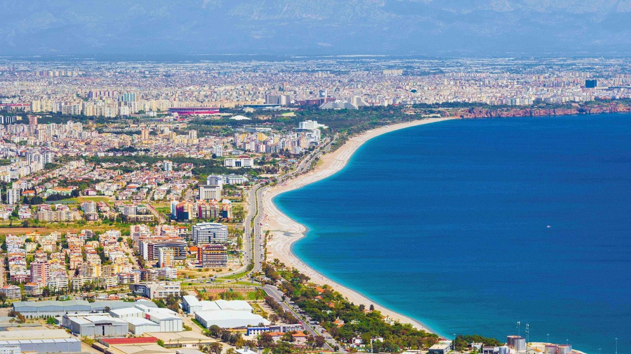 Ruslar Antalya'dan vazgeçemedi Ekim'de 5 bin konut yabancılara satıldı