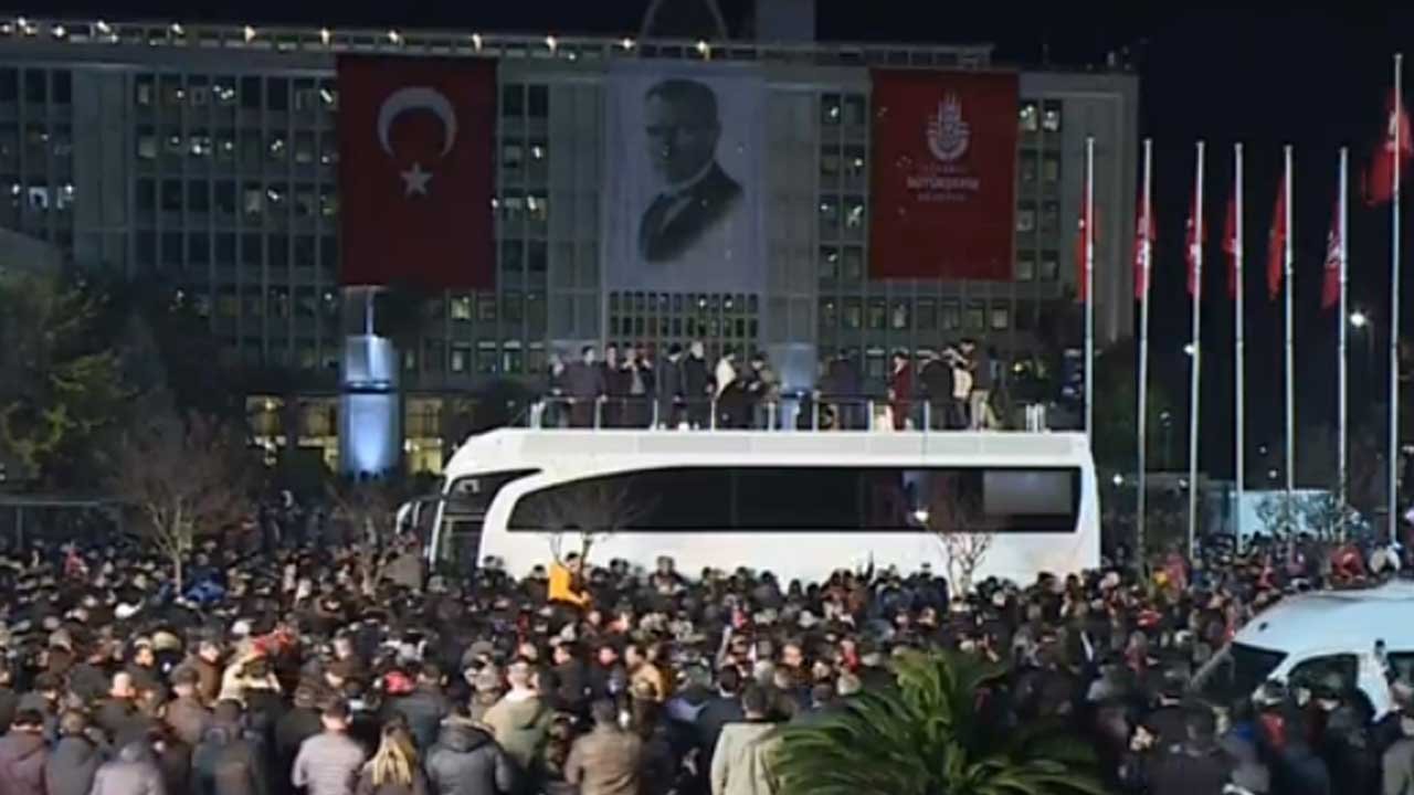 15 Aralık İstanbul Saraçhane muhalefet partilerinin mitingine kaç kişi katıldı?