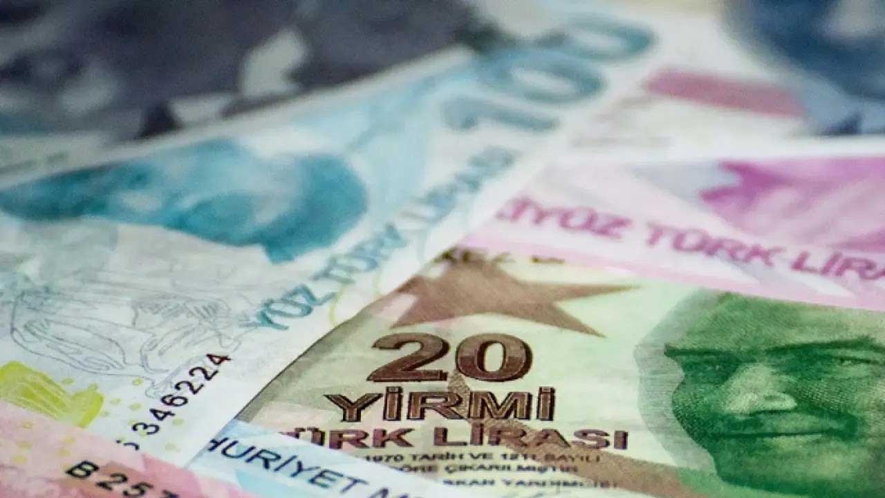 2023 zamlı memur ve emekli maaşı kaç TL olacak AK Partili isim canlı yayında ağzından kaçırdı seyyanen zam geliyor!