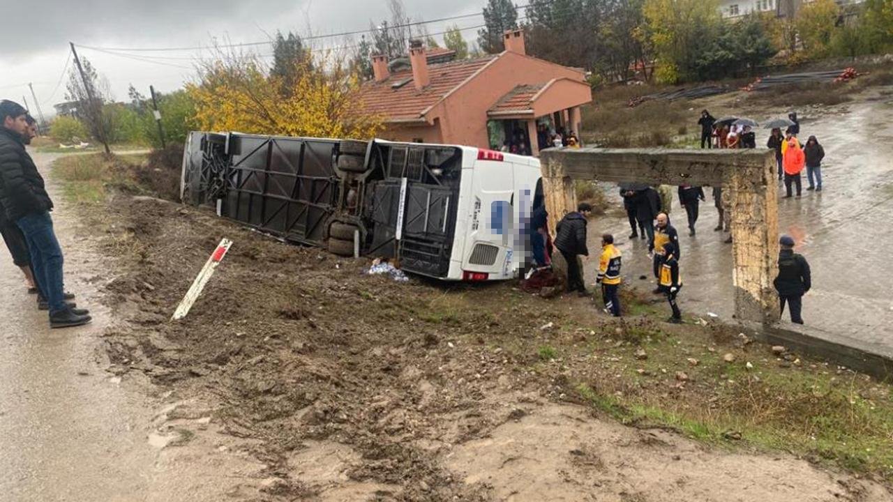 Diyarbakır'da feci kaza, yolcu otobüsü devrildi! 1'i bebek 5 kişi öldü, 29 yolcu yaralandı!