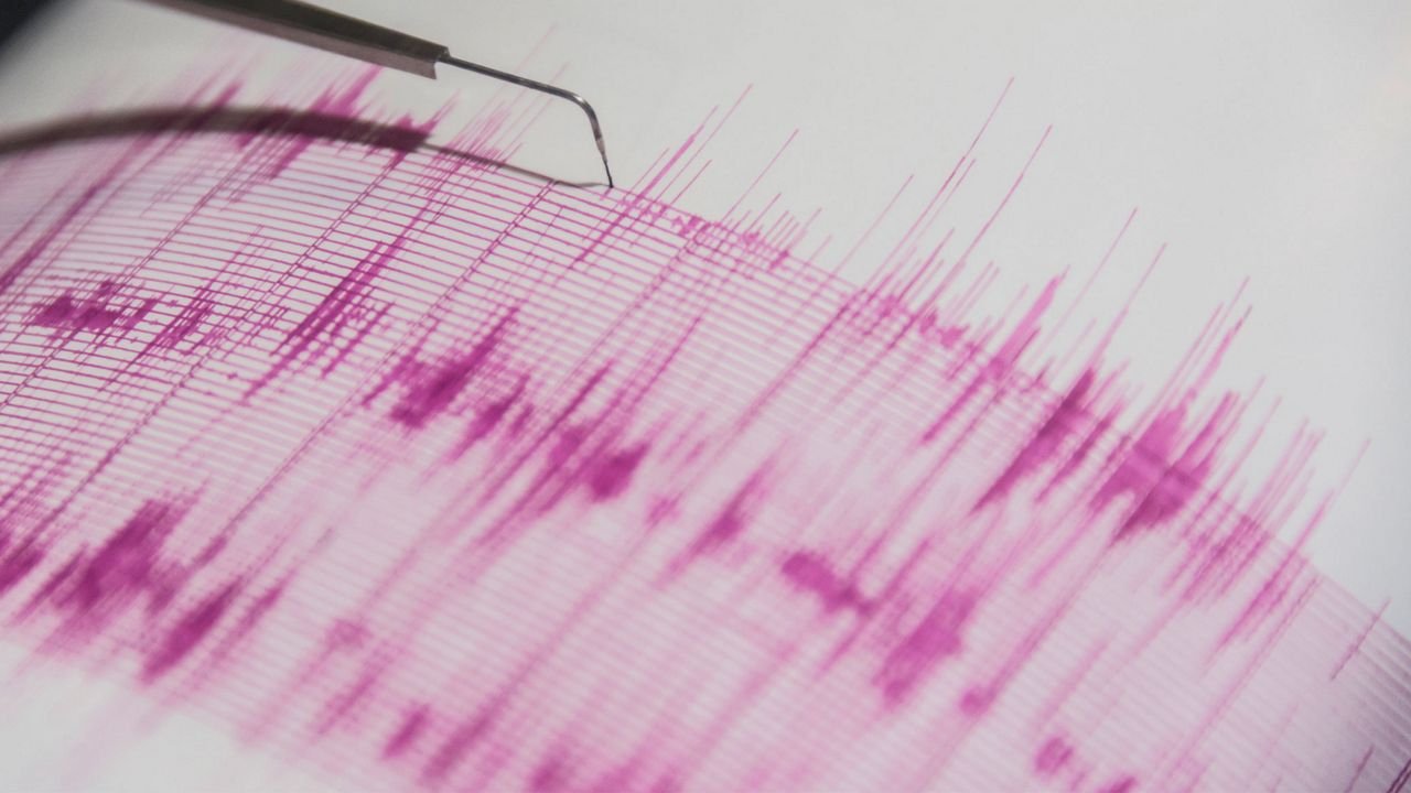 Ege'de bir deprem daha! Çanakkale, İzmir ve Balıkesir'de hissedildi!