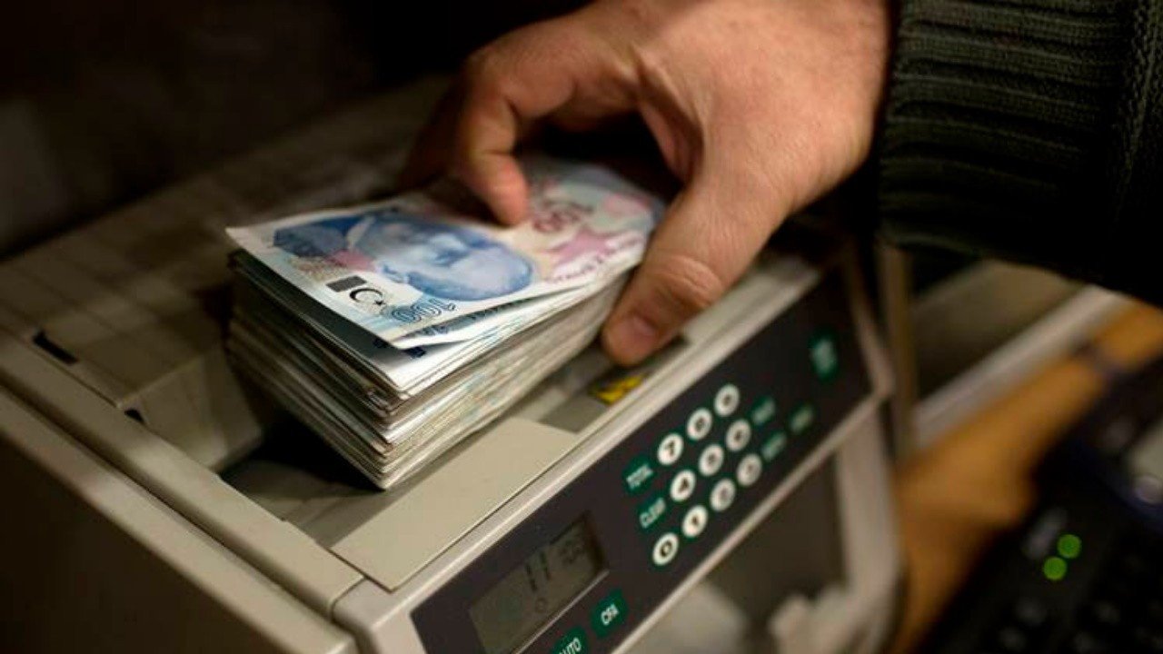 Halkbank ihtiyaç kredisi faizini indirdi! 25 Bin TL kredinin aylık taksit tutarı değişti!