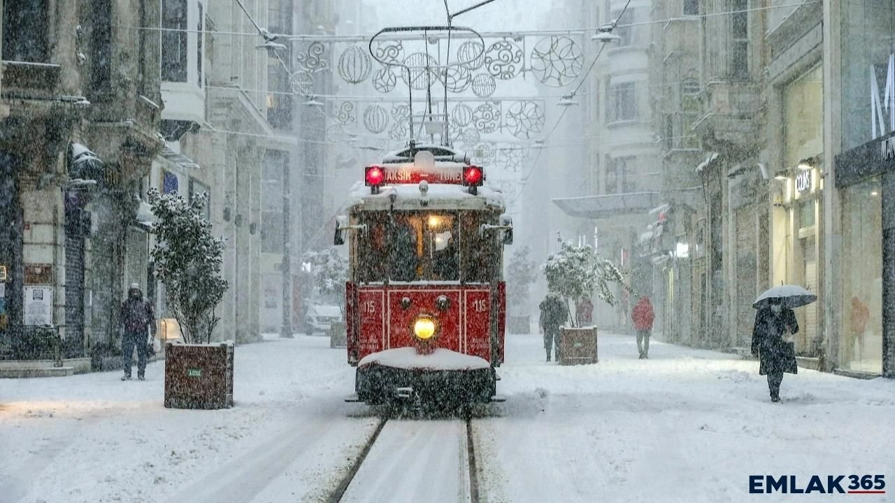 Beklenen kar yağışı kapıyı çaldı! İstanbul Valiliği'nden vatandaşlara uyarı