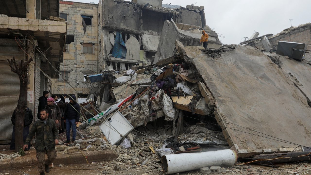 130 kişilik inşaat mühendisi ekibi deprem bölgesine gidiyor! Binalar tek tek incelenecek!