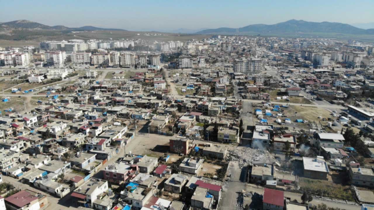 Depremde yerle bir olmuştu! O ilçe tamamen yıkılacak