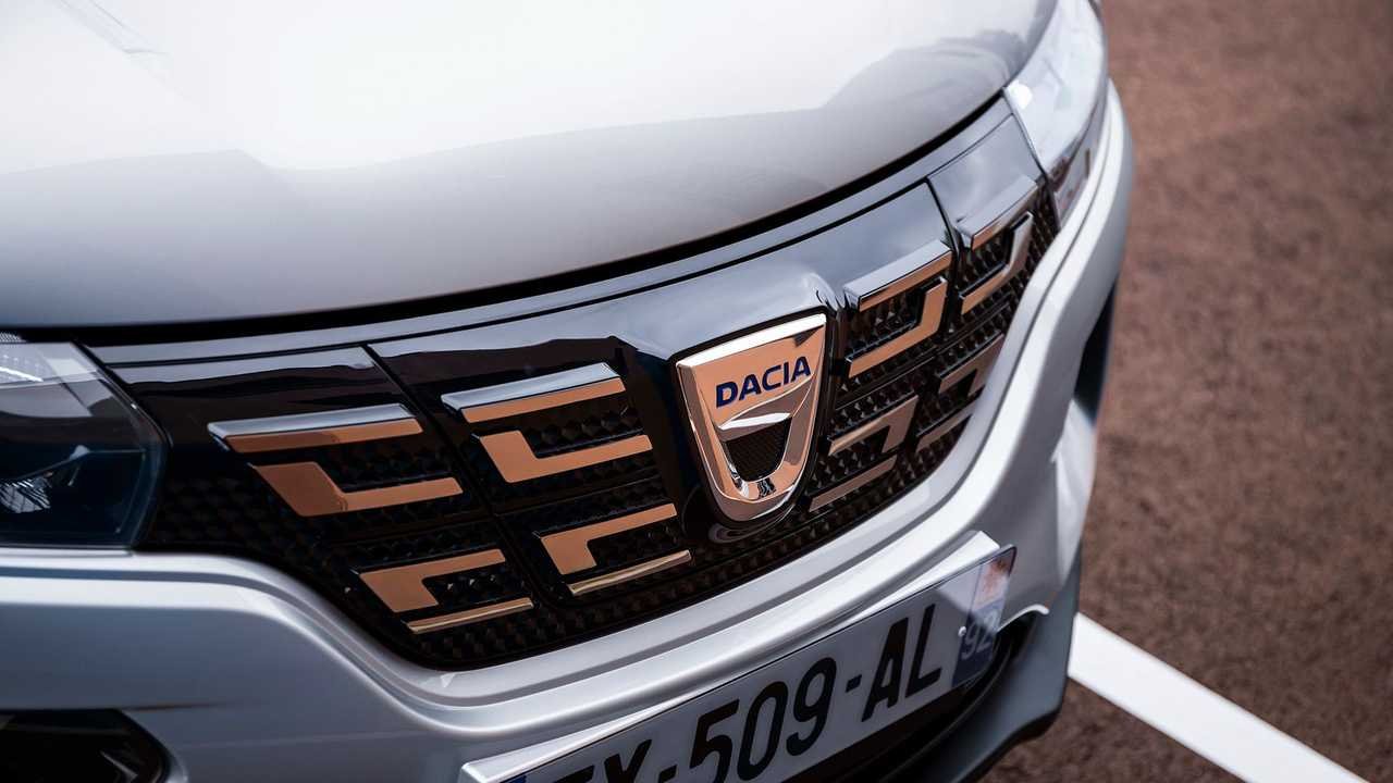 Dacia 530.900 TL fiyat açıkladı! O SUV'un 2023 modeli satışa çıktı!