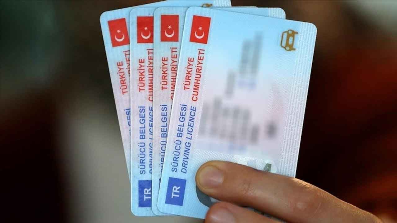 Hemen kontrol etmeniz gerekiyor! İçişleri Bakanlığı ehliyet sahiplerini SMS ile uyardı cezası büyük