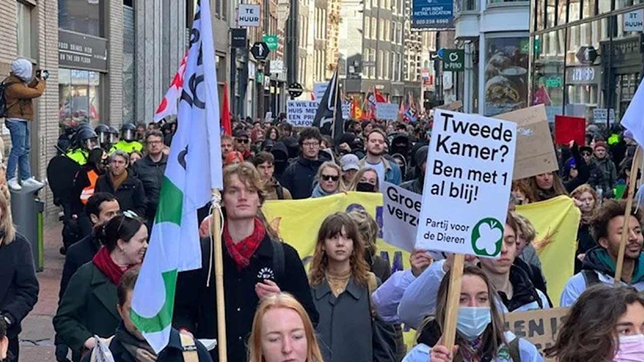 Hollandalılar yüksek kiralar ve konut kıtlığını protesto etti