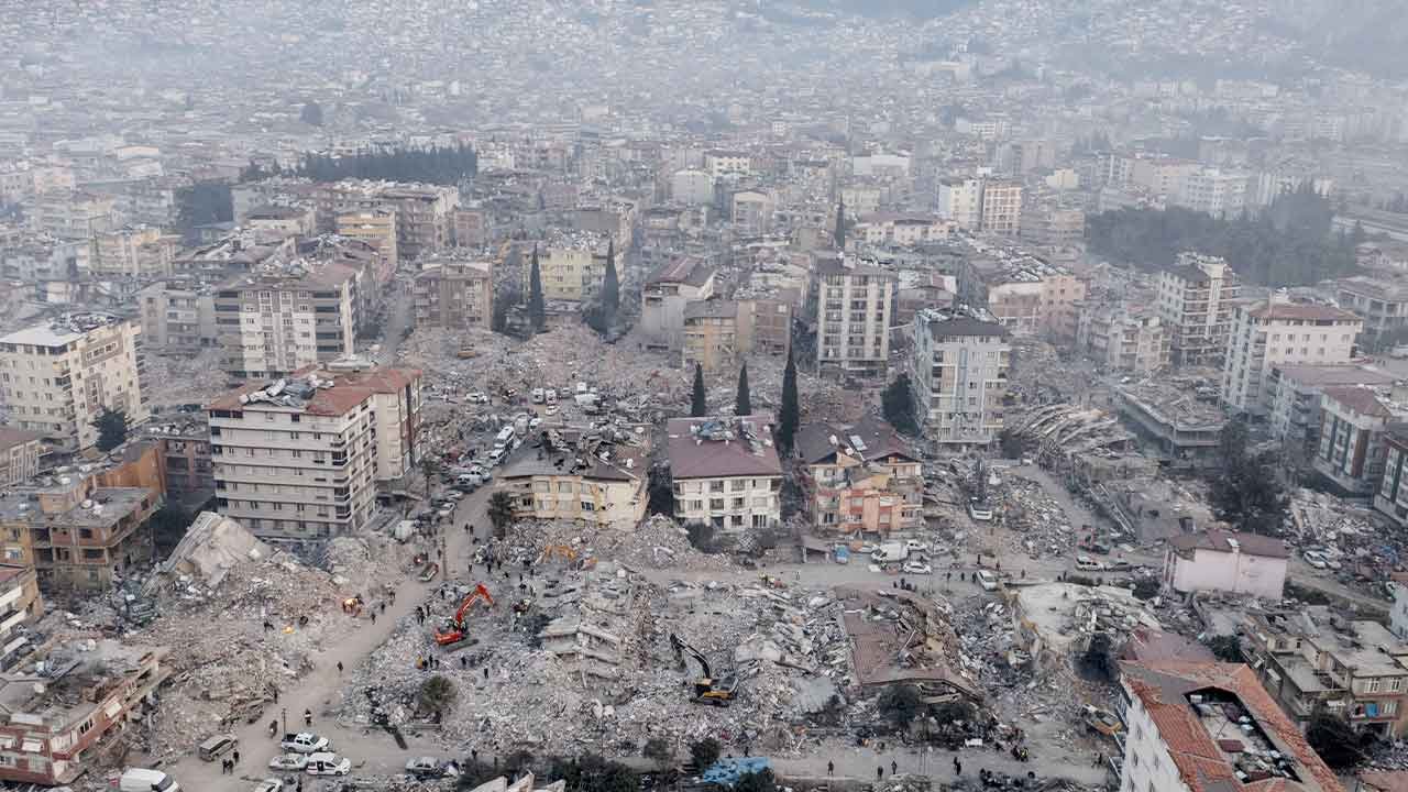 Bakan Kurum rakamı verdi 11 ilde 212 bina yıkık ya da yıkılacak