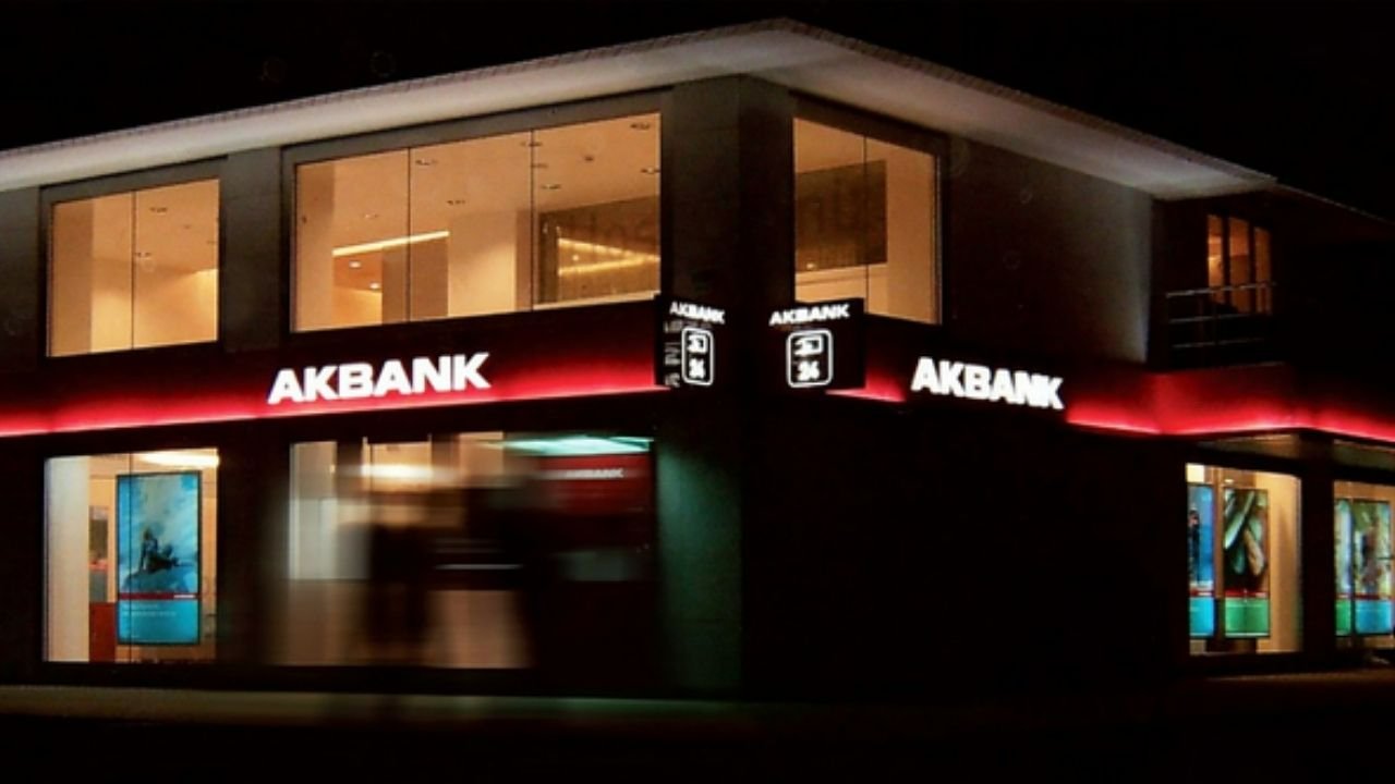 Akbank tüm rakiplerini ekarte etti! Parasını bankaya yatırana 32 günde dev ödeme yapacak