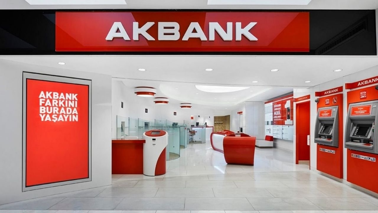 Akbank Mart ayı emekli promosyonuna zam yaptı! Emeklisini taşıyana 8 bin 500 lira ödeyecek