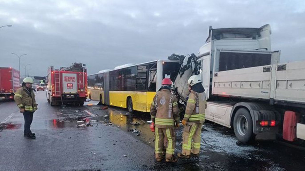 İstanbul Tuzla'da ölümlü kaza! Tır arızalanan İETT otobüsünü ve yol bakım aracını biçti!