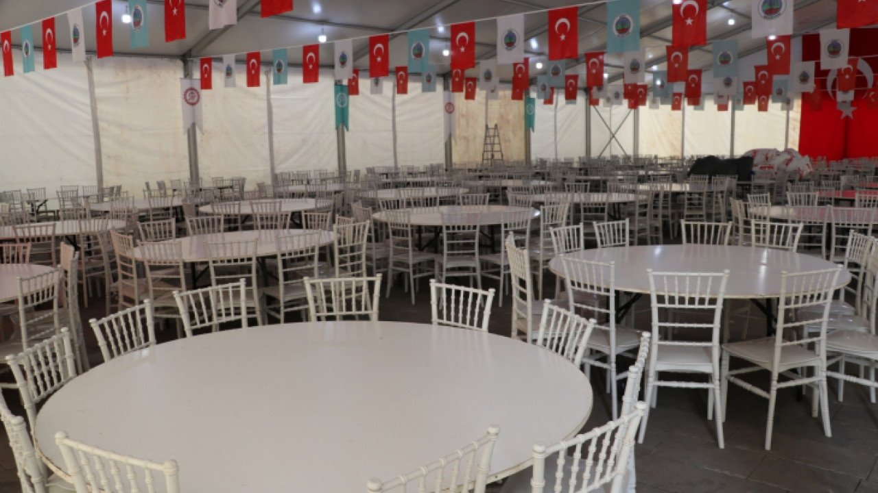 İzmir'de iftar çadırları nerelerde kuruldu? İftar çadırı kurulan ilçeler ve mahalleler!