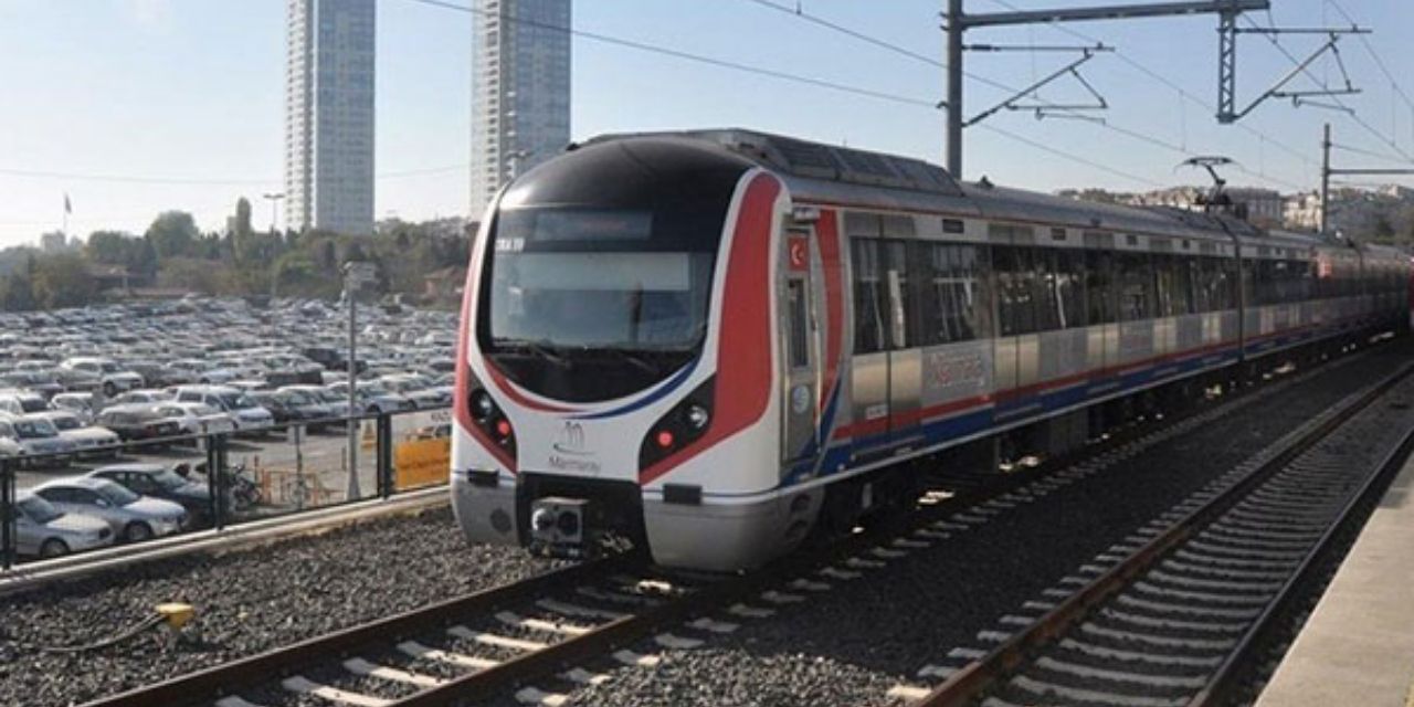 Tuzla geri dönüşüm tesisinde yangın çıktı Marmaray seferleri durduruldu!