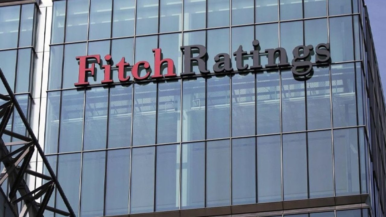 Türkiye ekonomisinde 2 yıl sonra bir ilk! Fitch kredi notunu negatiften durağan seviyeye çıkardı