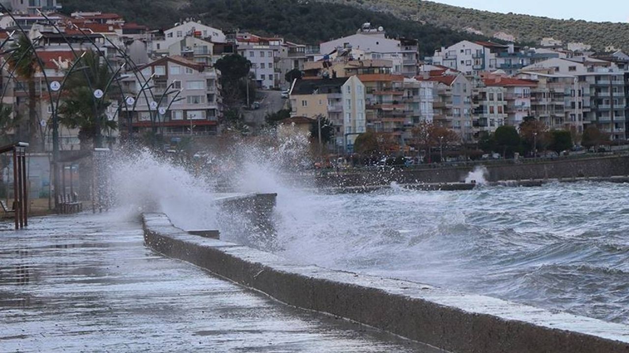 Yurt genelinde fırtına alarmı! Marmara, Ege ve Karadeniz için peş peşe uyarılar yapıldı