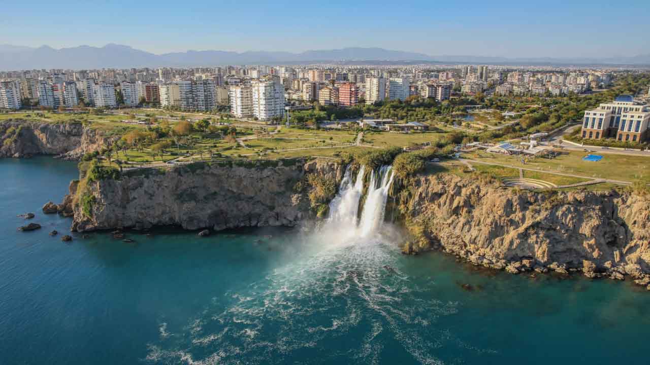 Ruslar artık Antalya'yı terk ediyor