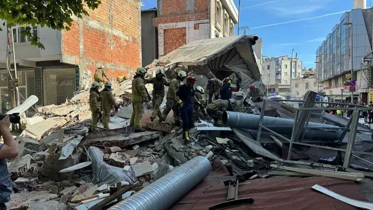 İstanbul Küçükçekmece'de bina çöktü! Enkaz altından 7 kişi kurtarıldı