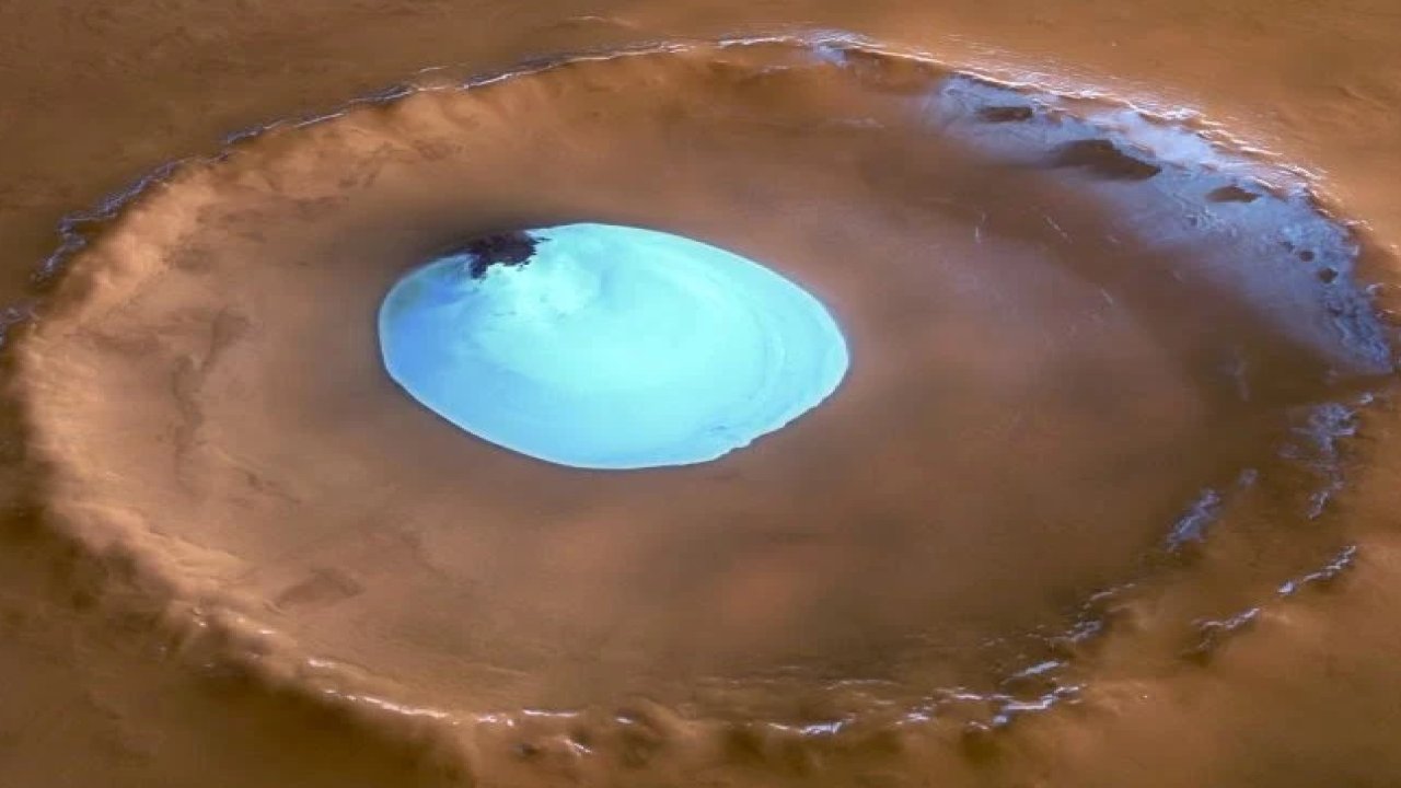 Mars'ta uzay araçları donmuş su keşfetti