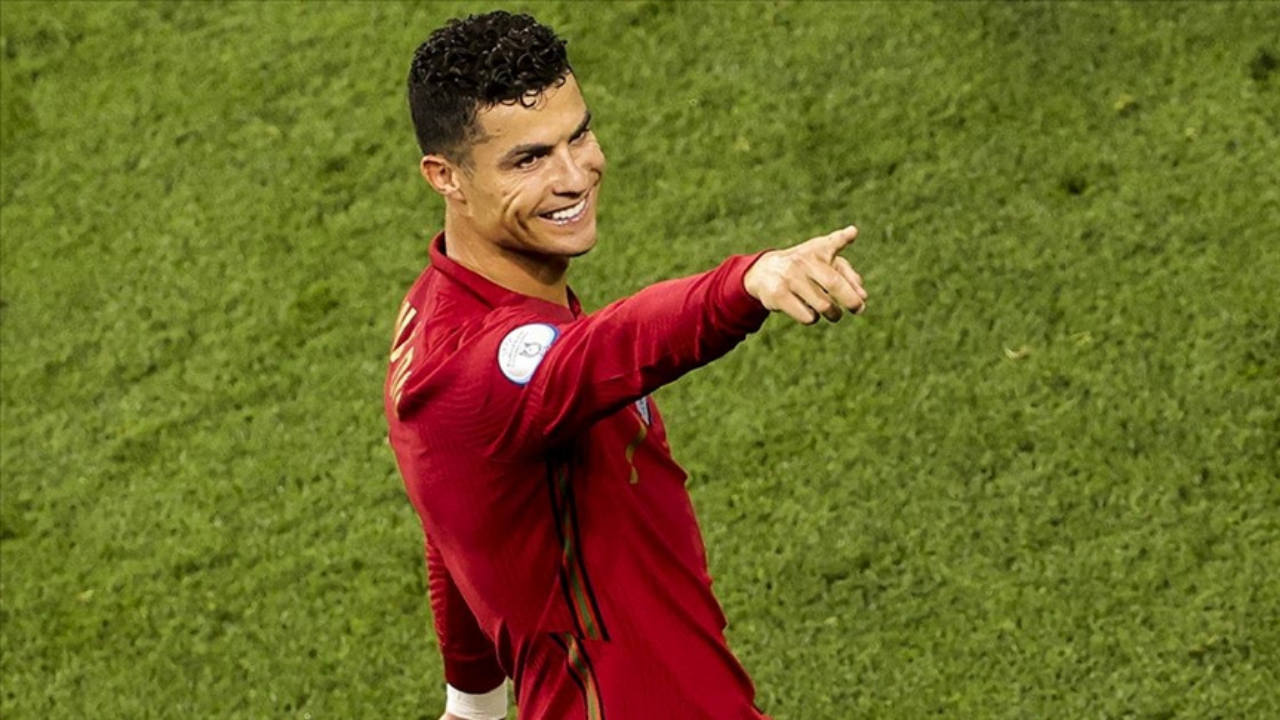 Youtube dünyasına giren Ronaldo kısa zamanda milyonlarca aboneye ulaştı