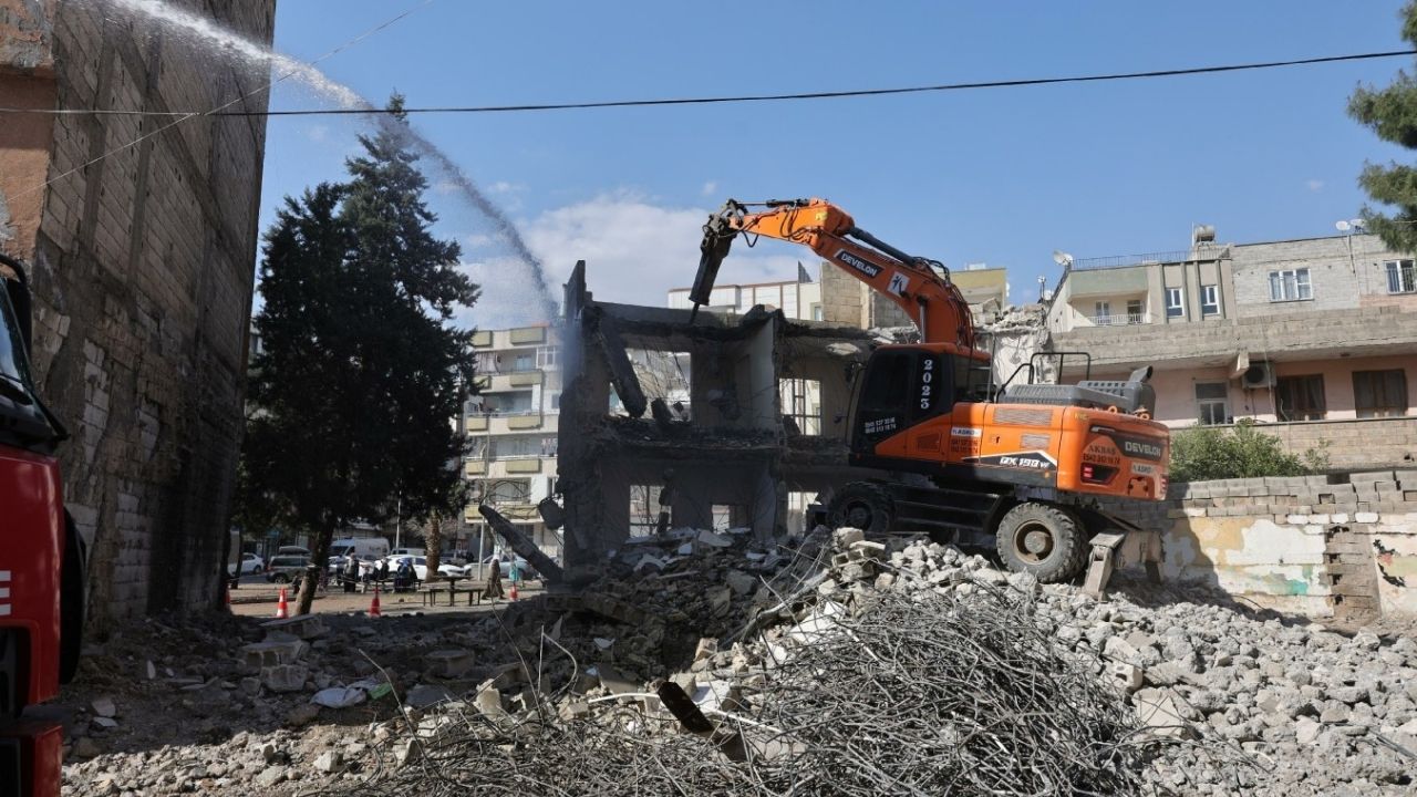 Şanlıurfa Belediyesi 59 yapıyı yıkacak! Yol genişletme çalışması başladı