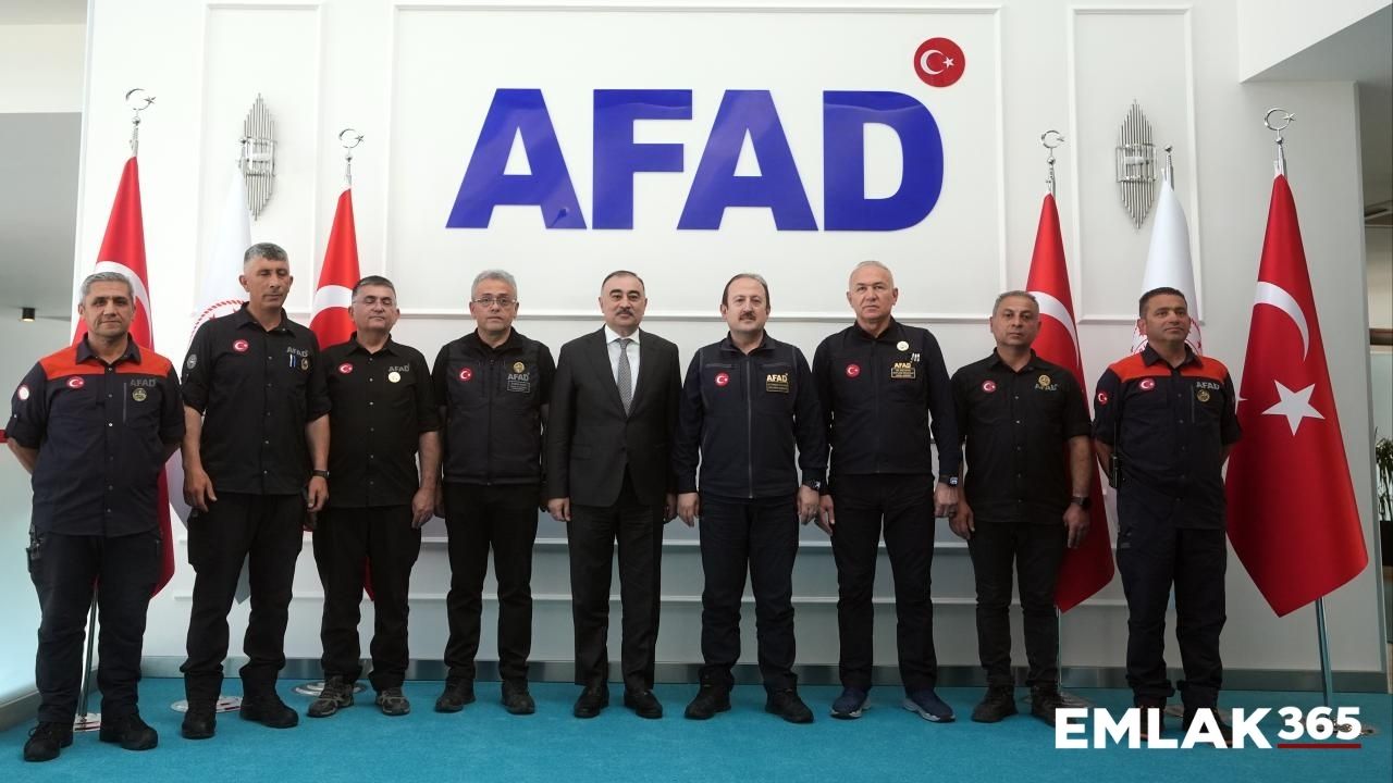 Azerbaycan AFAD'a iş birliği rozeti takdim etti!
