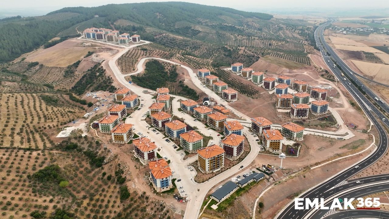 Bakan Kurum'dan Osmaniye paylaşımı: 1017 konut planlandığı tarihte tamamlandı