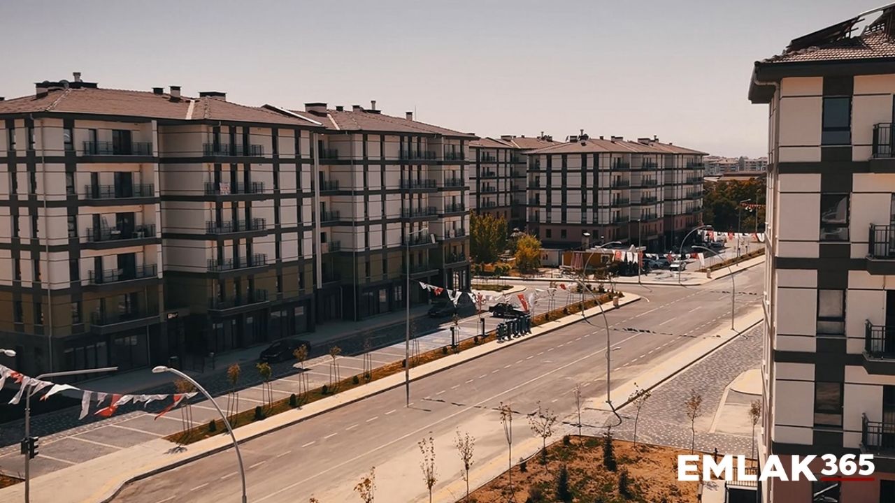 Deprem bölgesinde vatandaşlar yeni yuvalarına kavuşturulmaya devam ediyor!