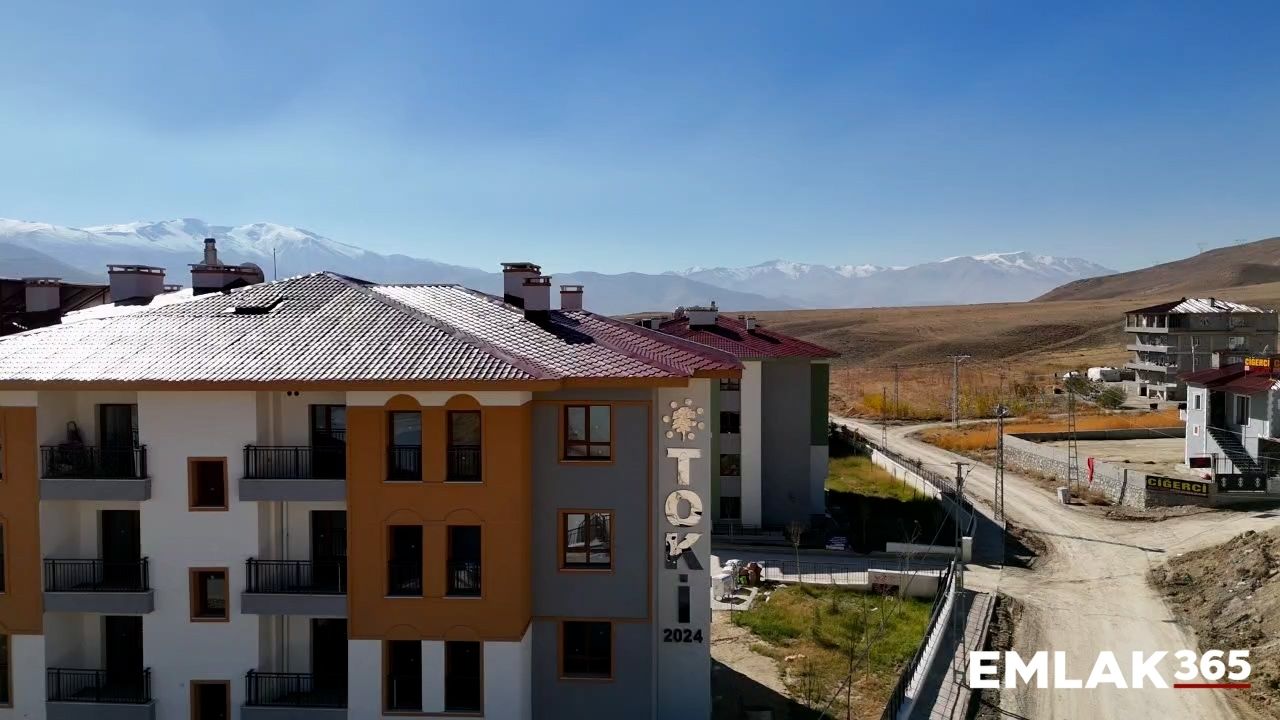 Van Gürpınar'da TOKİ 100 sosyal konutu teslim etti!