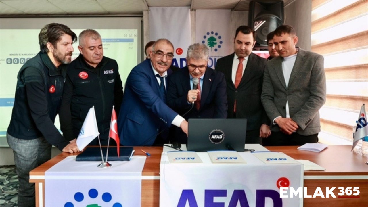 Bingöl'de deprem konutları sahiplerine teslim edildi