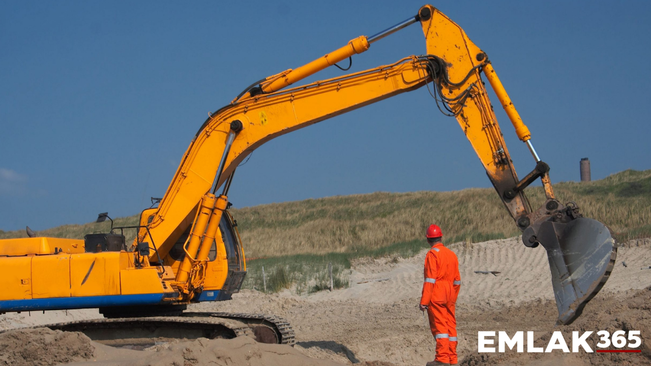 Marmara depreminde yıkılmayan evleri inşaat kazısında yıkıldı