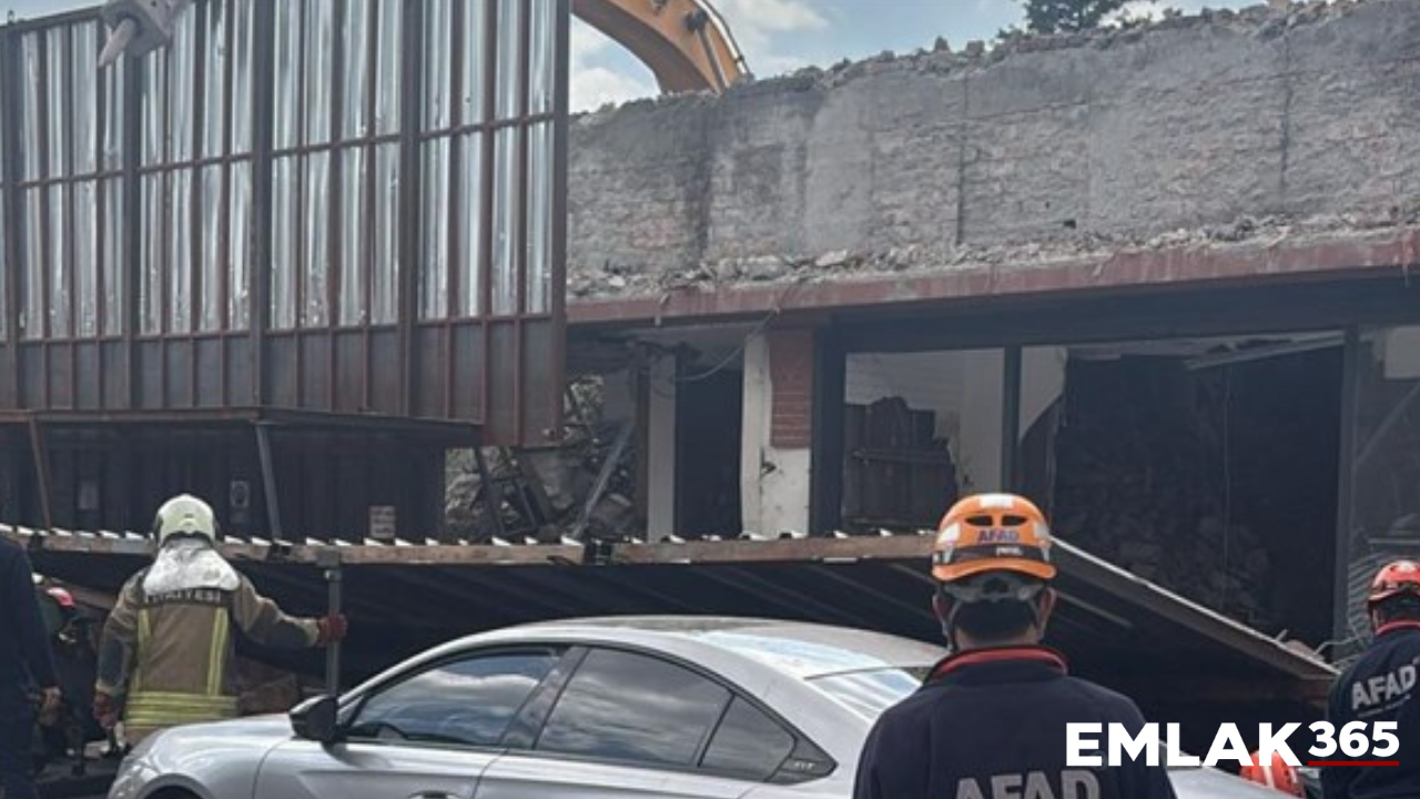 Ankara Ulus'ta yıkım çalışması süren binanın duvarı çöktü