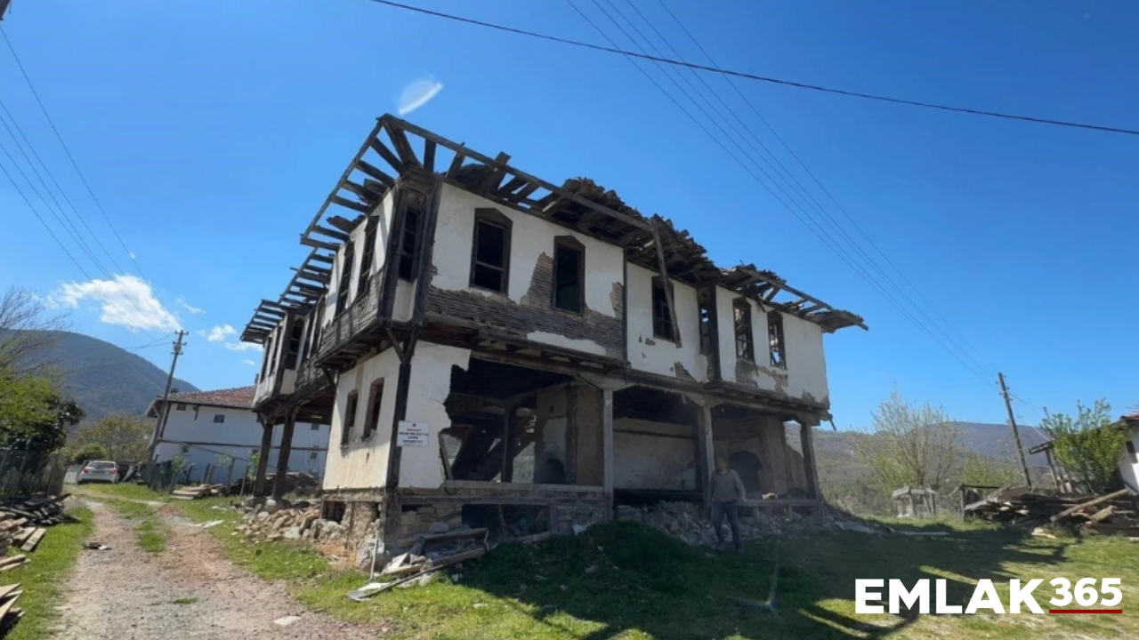 250 yıllık Hüseyin Bey Konağı yıkılıyor