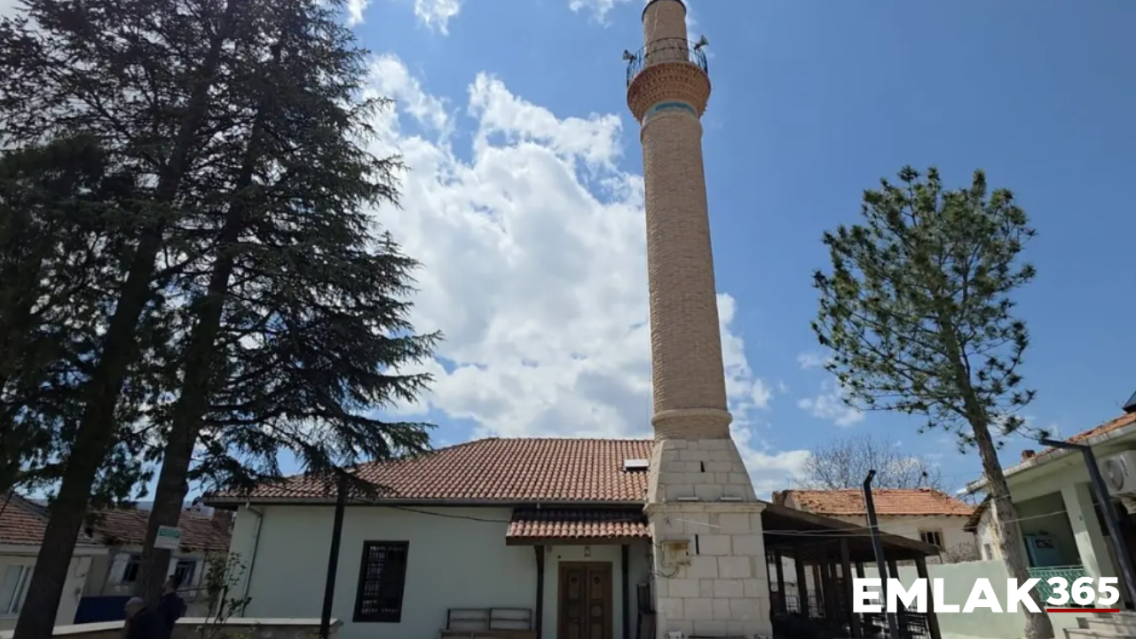 Cami duvarından 200 yıllık şehir planı çıktı