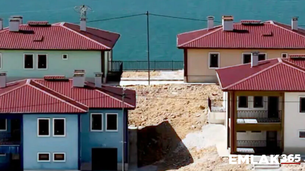 Bakan Kurum, Adıyaman'da tamamlanan 32 köy evini paylaştı