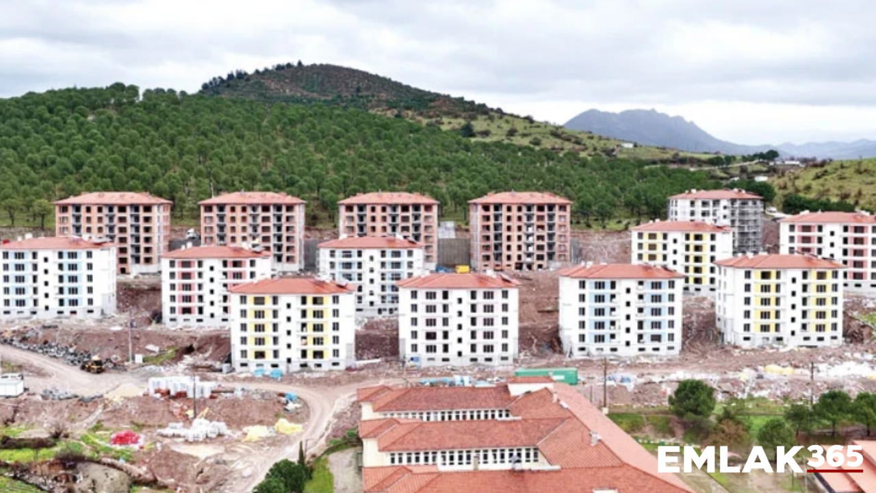 Bakan Kurum duyurdu: Sındırgı’da deprem konutları teslimata hazırlanıyor
