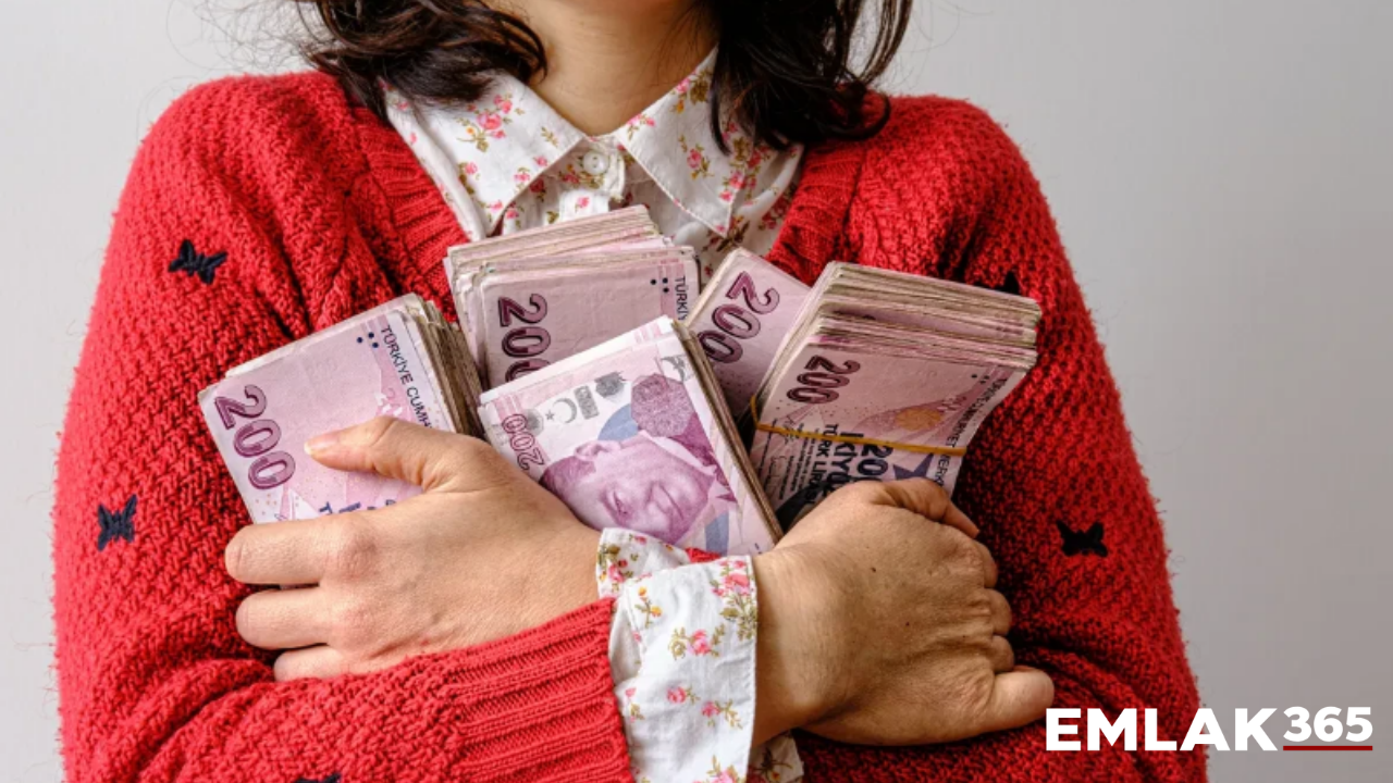 Ev kadınlarına emeklilik hakkı geliyor mu? SGK uzmanı açıkladı