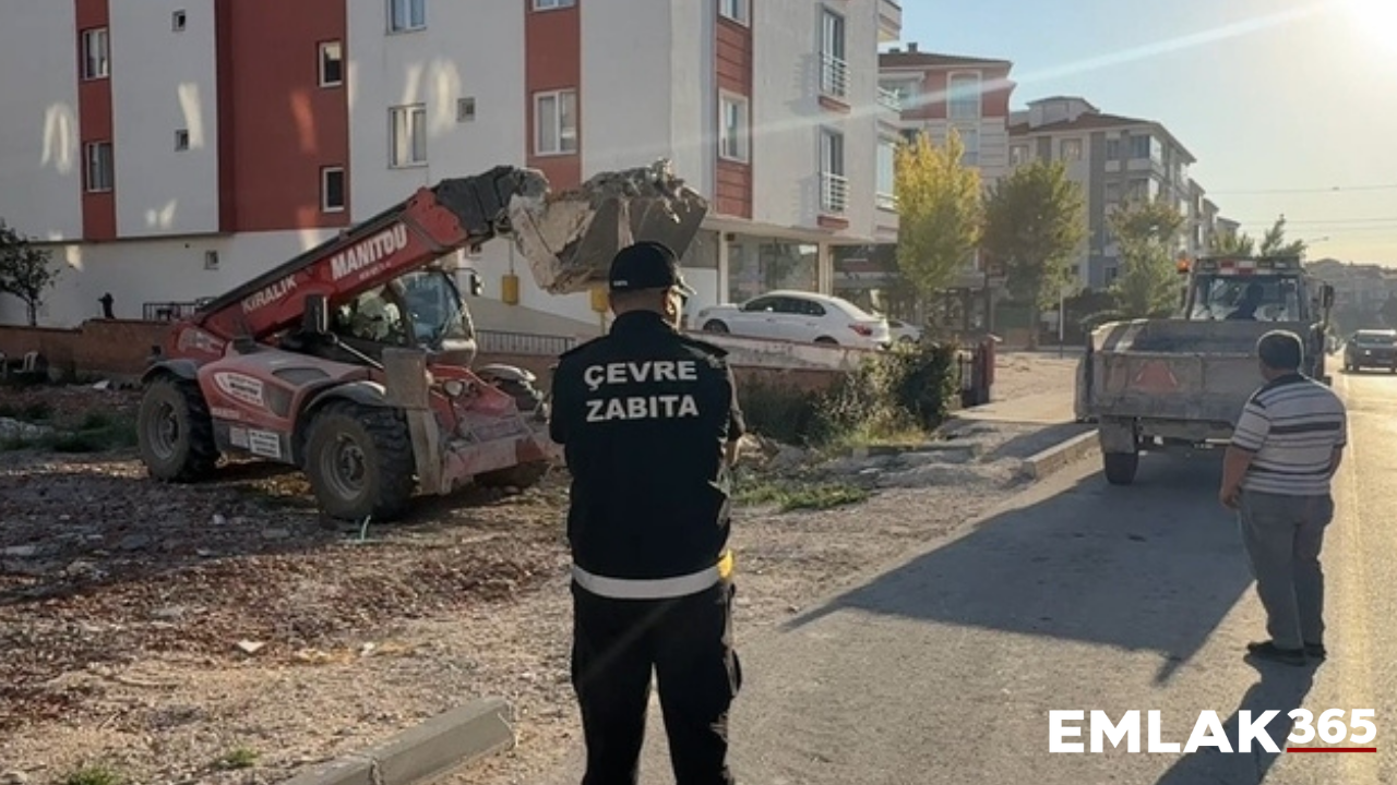 Arsaya kaçak atık döktü, hem ceza yedi hem temizliği kendisi yaptı