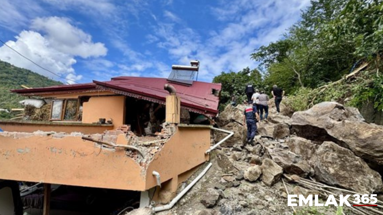 Trabzon’da heyelan: Bir evin çatısı yıkıldı, iki ev boşaltıldı