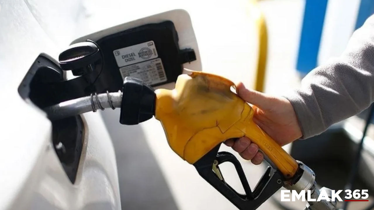 Benzin 80 lirayı geçti: 3,20 liralık zam pompaya yansıdı
