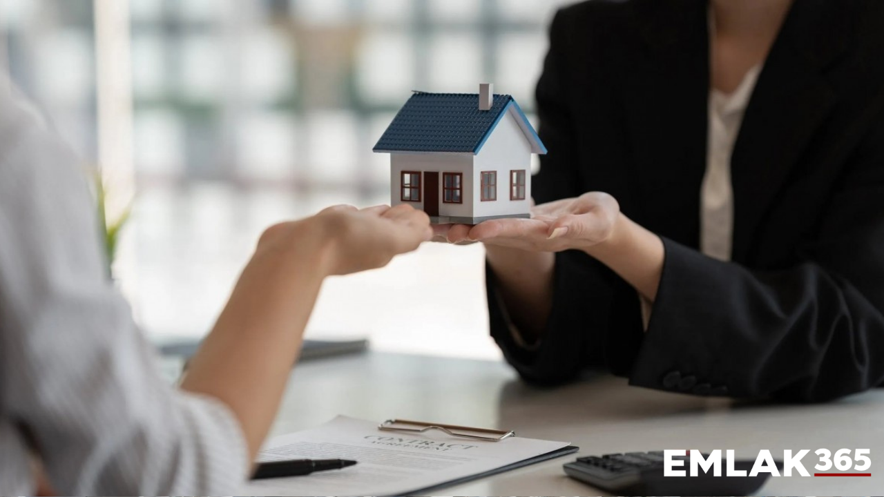 Konut satışları geriledi, kredili alımların payı yükseldi