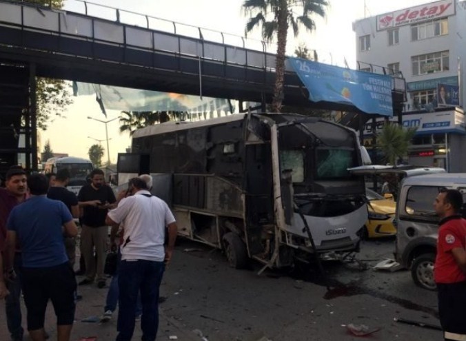 Adana Yüreğir'de Çevik Kuvvet Polisine Bombalı Saldırı!