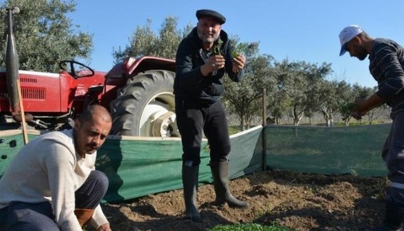 Ünlü Klarnet Sanatçısı Hüsnü Şenlendirici Köye Taşınan Ünlüler Arasına Katıldı!