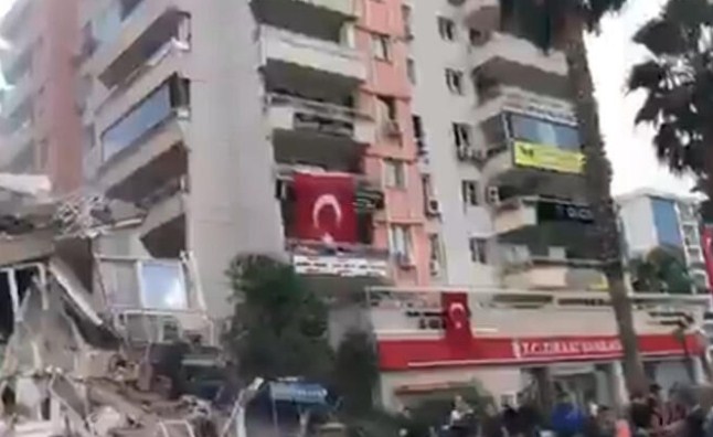 İzmir Depreminden Kötü Haberler Gelmeye Başladı! Bakan Kurum Açıkladı Yıkılan Binalar Var, Arama Kurtarma Çalışmaları Başladı